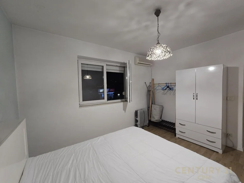 Tirane, jepet me qera apartament 1+1 Kati 2, 50 m² 650 € (Rruga e Elbasanit)