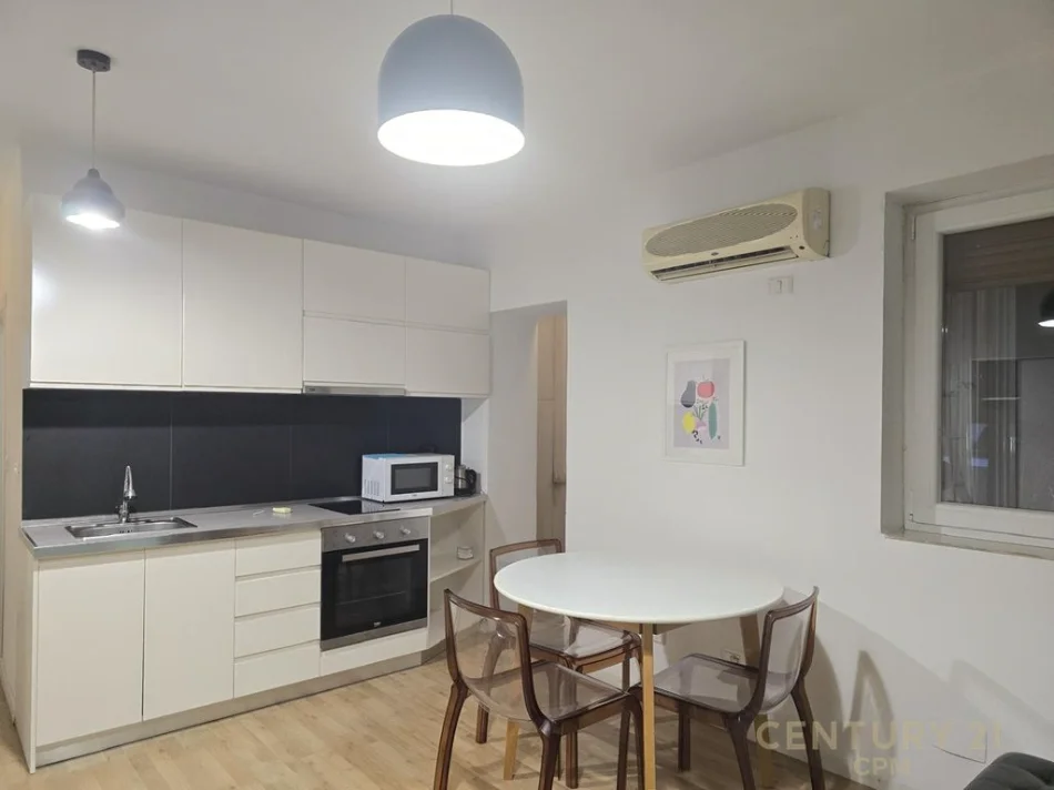 Tirane, jepet me qera apartament 1+1 Kati 2, 50 m² 650 € (Rruga e Elbasanit)