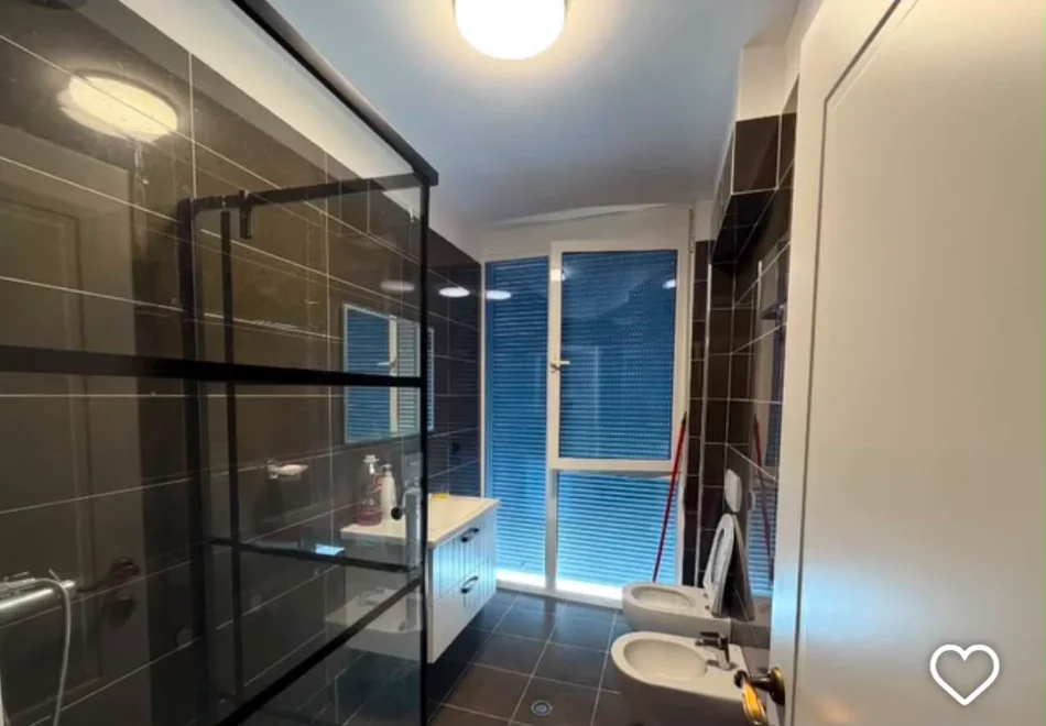 Tirane, jepet me qera apartament 2+1 Kati 2, 70 m² 750 € (Rruga e Barrikadave)