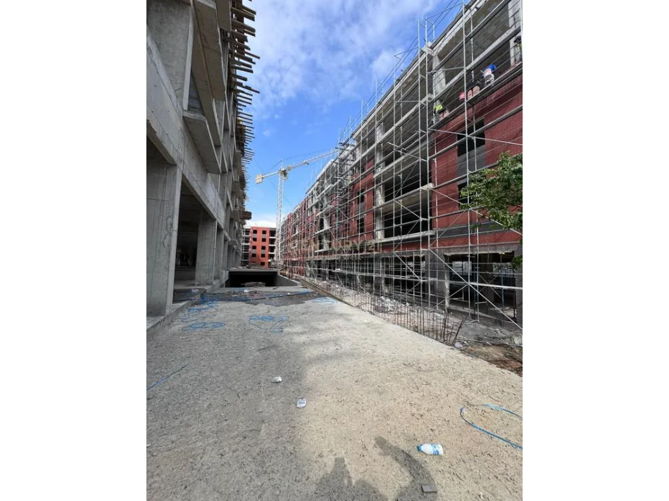 Tirane, shitet apartament 1+1+Aneks+Ballkon Kati 1, 57 m² 59.000 € (PRANE LIQENIT TE PASKUQANIT( LAKE SIDEKOTARJA))