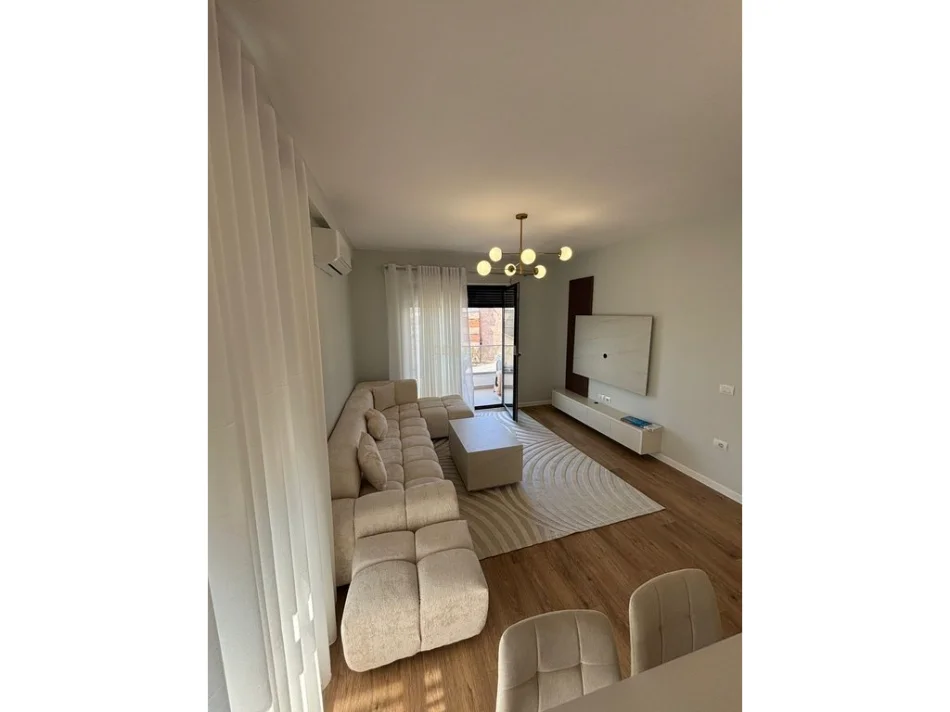 Tirane, jepet me qera apartament 2+1 Kati 2, 102 m² 700 € (PORCELAN)