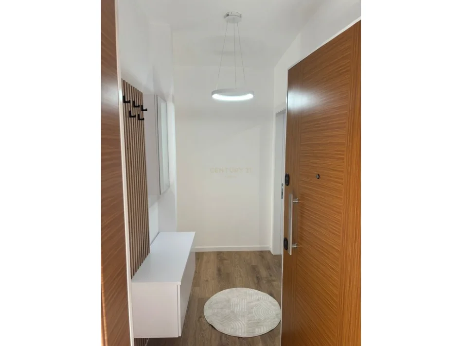 Tirane, jepet me qera apartament 2+1 Kati 2, 102 m² 700 € (PORCELAN)