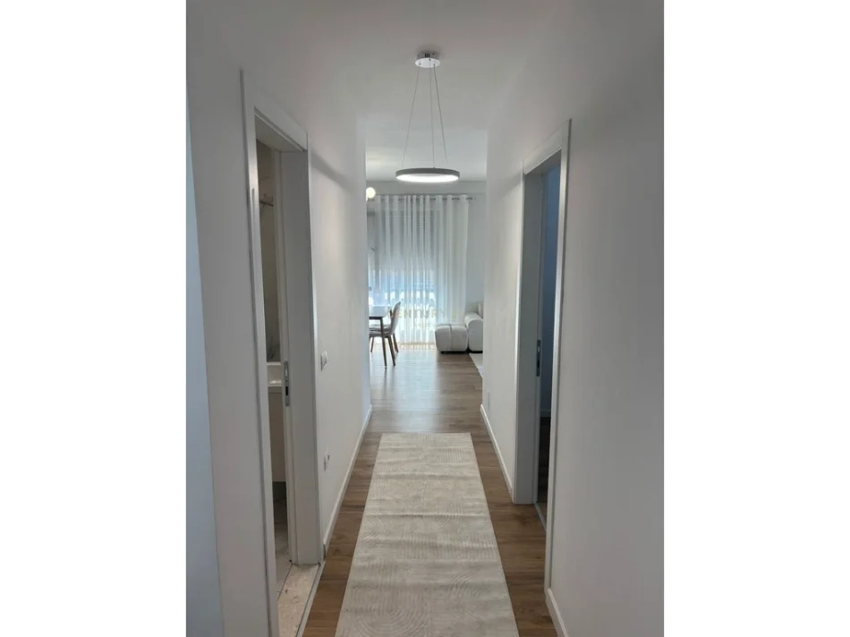 Tirane, jepet me qera apartament 2+1 Kati 2, 102 m² 700 € (PORCELAN)