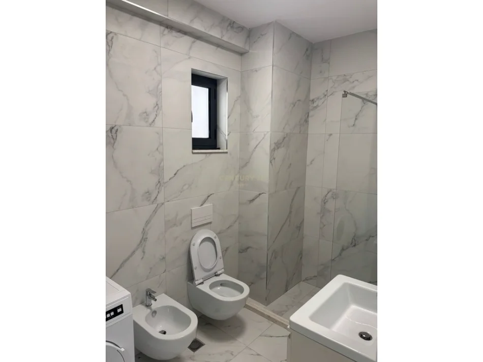 Tirane, jepet me qera apartament 2+1 Kati 2, 102 m² 700 € (PORCELAN)