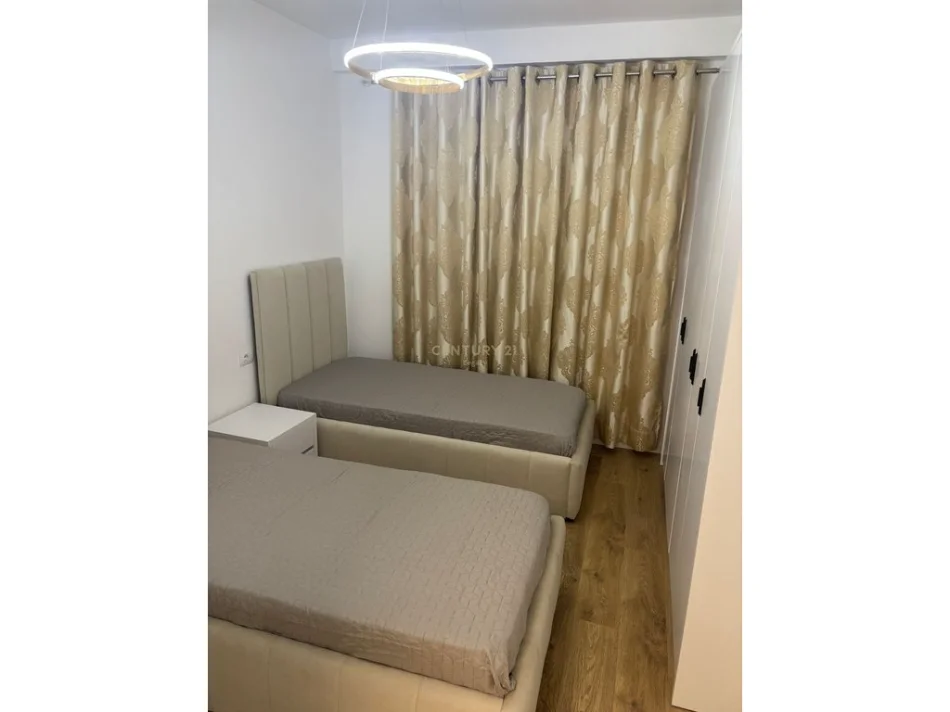 Tirane, jepet me qera apartament 2+1 Kati 2, 102 m² 700 € (PORCELAN)
