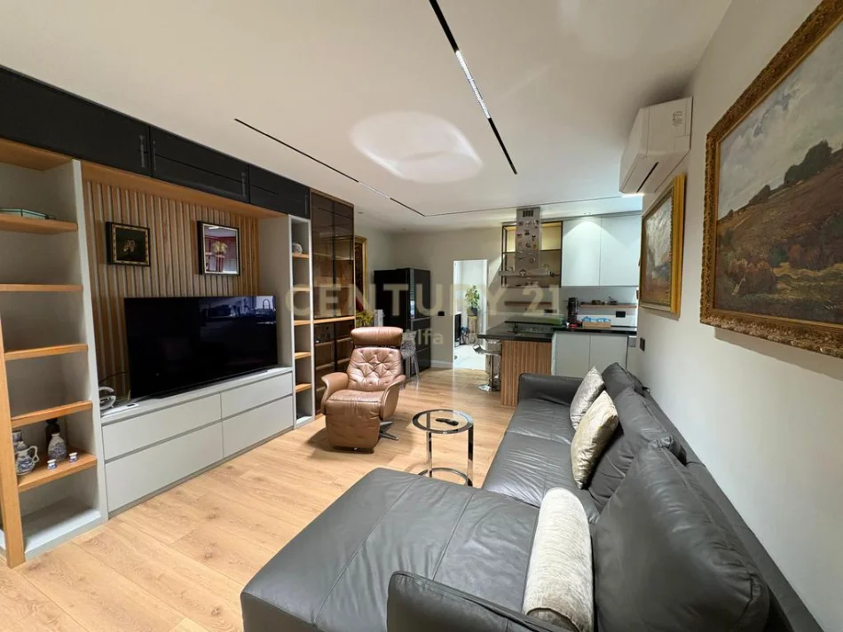 Tirane, jepet me qera apartament 2+1 Kati 4, 110 m² 1.200 € (Shallvare)