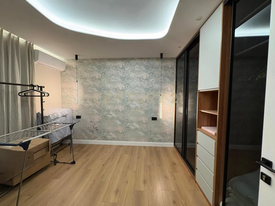 Tirane, jepet me qera apartament 2+1 Kati 4, 110 m² 1.200 € (Shallvare)