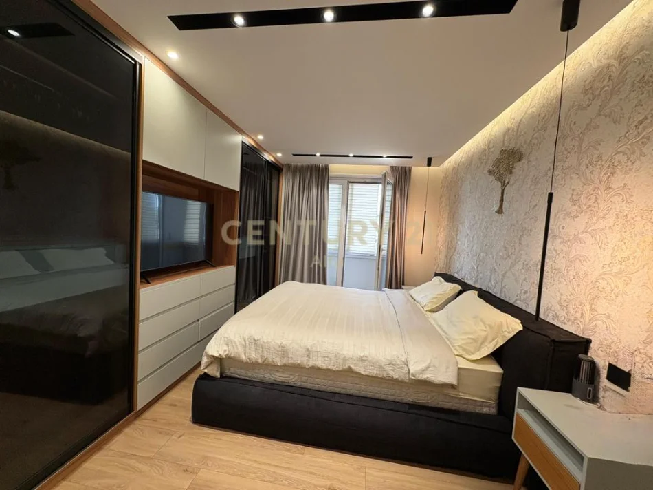 Tirane, jepet me qera apartament 2+1 Kati 4, 110 m² 1.200 € (Shallvare)