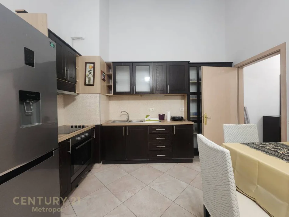 Tirane, jepet me qera apartament 1+1 Kati 5, 70 m² 400 € 