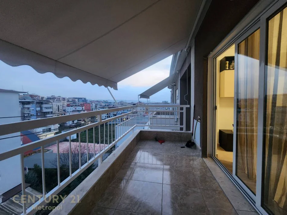 Tirane, jepet me qera apartament 1+1 Kati 5, 70 m² 400 € 