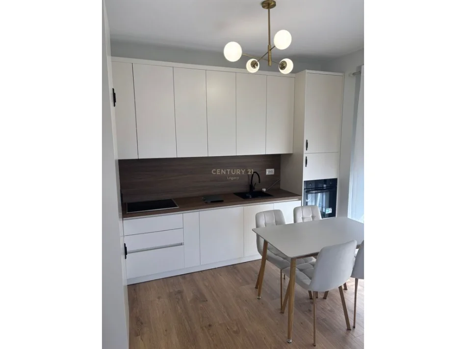 Tirane, jepet me qera apartament 2+1 Kati 2, 102 m² 700 € (PORCELAN)