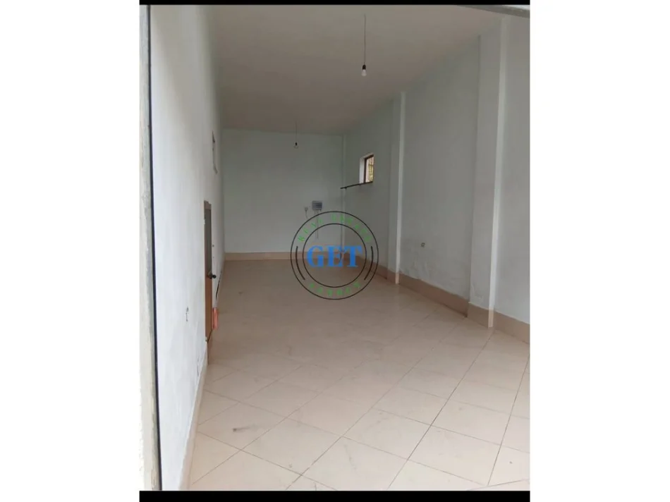 Durres, jepet me qera ambjent biznesi Kati 1, 30 m² 150 € (Zona e Spitalit)
