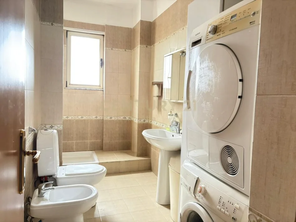 Tirane, shitet apartament 2+1+Ballkon Kati 5, 94 m² 206.800 € (pazari i ri)