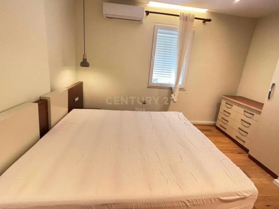 Tirane, jepet me qera apartament 3+1 Kati 4, 100 m² 890 € 