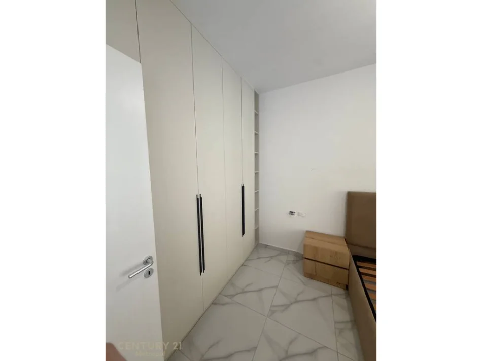 Tirane, jepet me qera apartament 1+1 Kati 5, 70 m² 600 € (laprake)