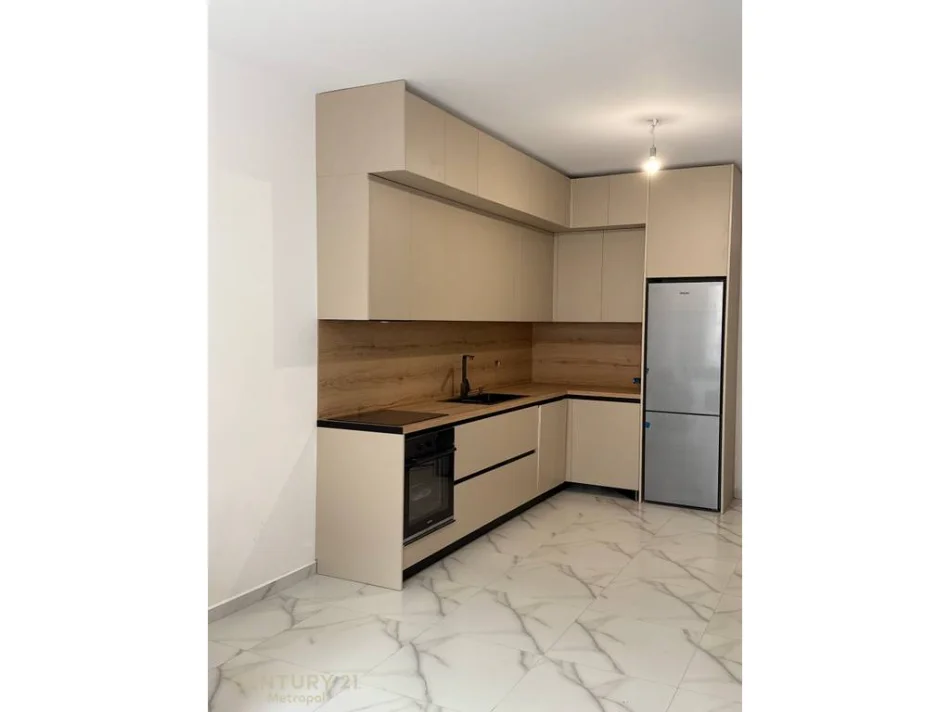 Tirane, jepet me qera apartament 1+1 Kati 5, 70 m² 600 € (laprake)