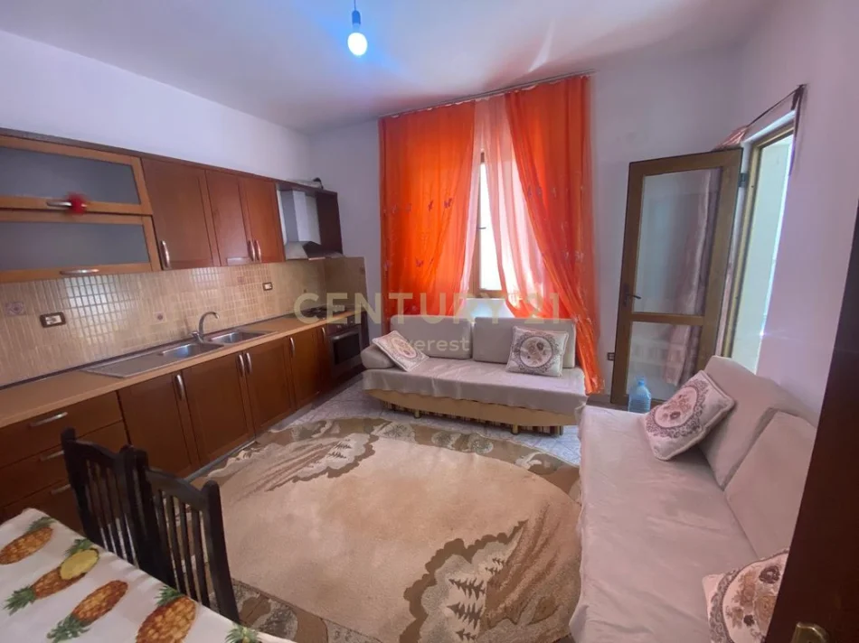 Tirane, jepet me qera apartament 1+1 Kati 2, 80 m² 350 € (porcelan)