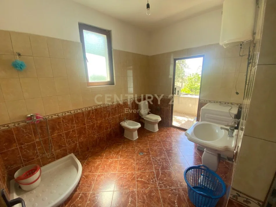 Tirane, jepet me qera apartament 1+1 Kati 2, 80 m² 350 € (porcelan)