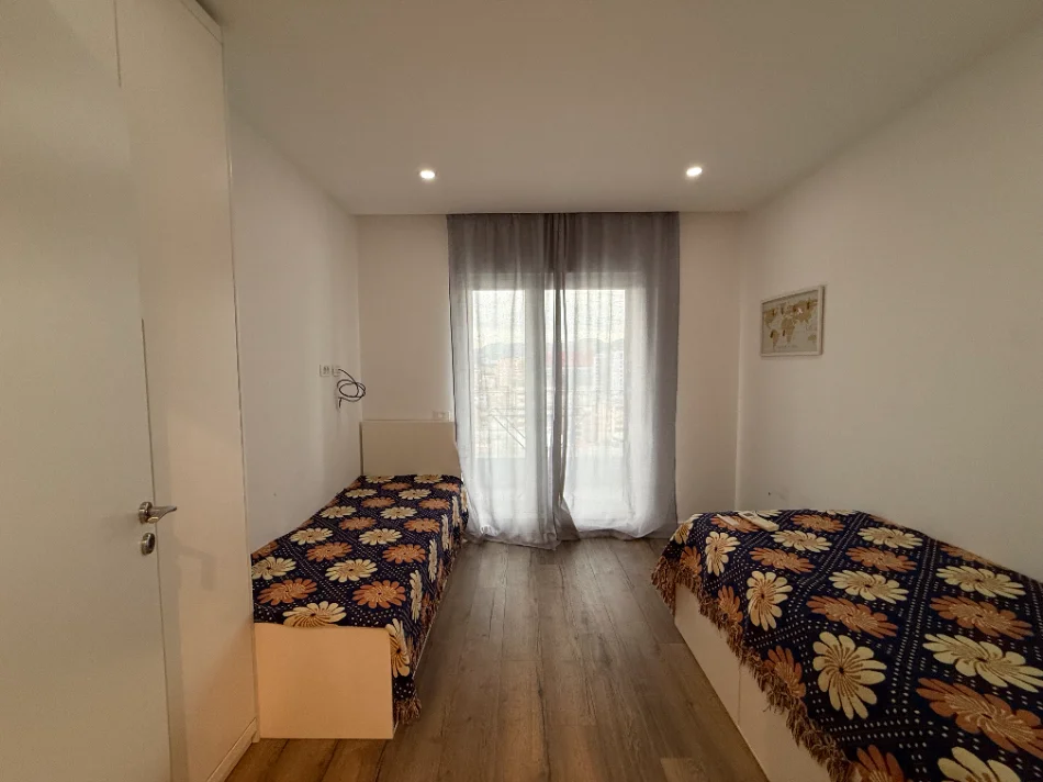 Tirane, jepet me qera apartament 2+1+Ballkon Kati 11, 81 m² 880 € (Kompleksi Magnet)
