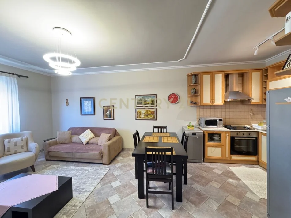 Tirane, jepet me qera apartament 1+1 Kati 10, 70 m² 650 € 