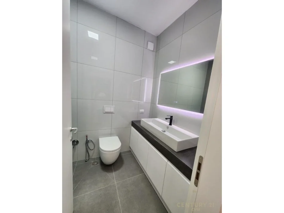 Tirane, jepet me qera apartament 2+1 Kati 4, 113 m² 950 € (kopshti zoologjik)
