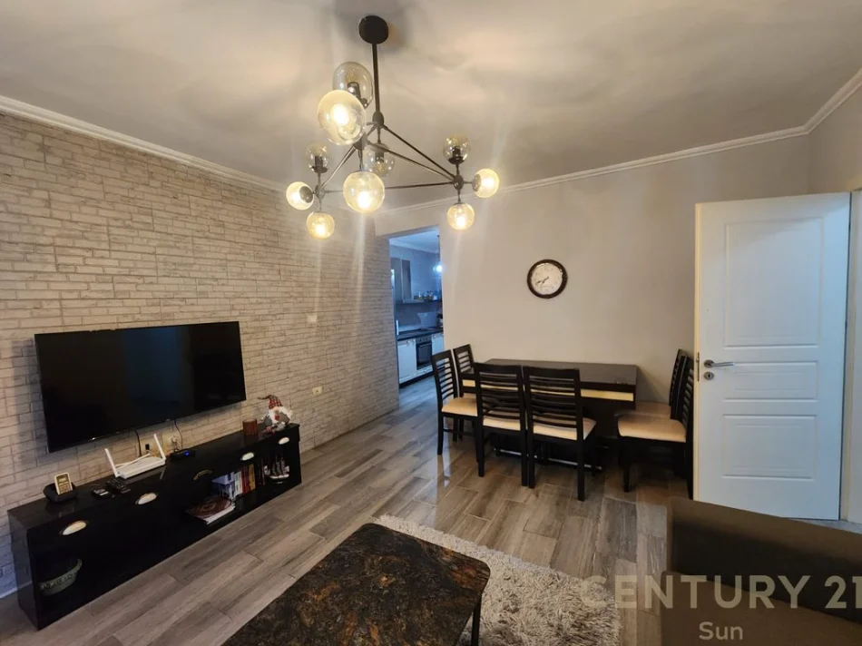Tirane, jepet me qera apartament 1+1 Kati 5, 60 m² 600 € 