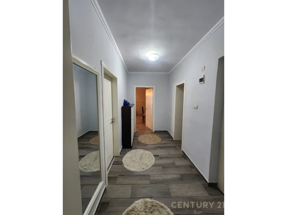 Tirane, jepet me qera apartament 1+1+Ballkon Kati 5, 60 m² 600 € 