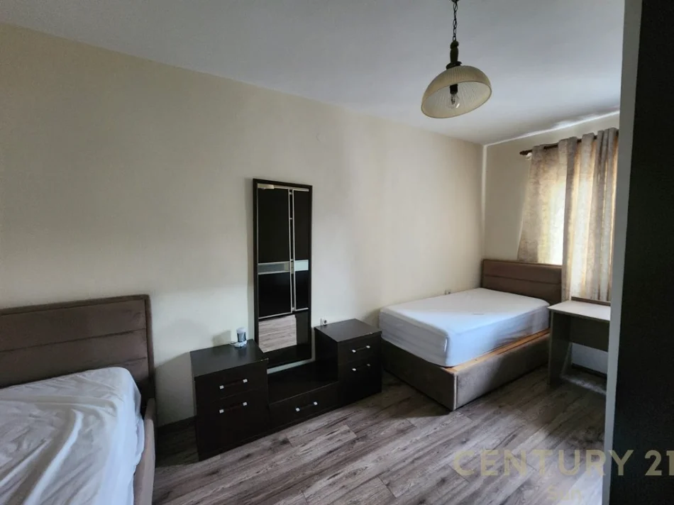 Tirane, jepet me qera apartament 1+1+Ballkon Kati 5, 60 m² 600 € 