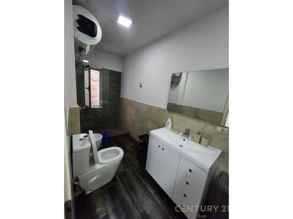 Tirane, jepet me qera apartament 1+1 Kati 5, 60 m² 600 € 