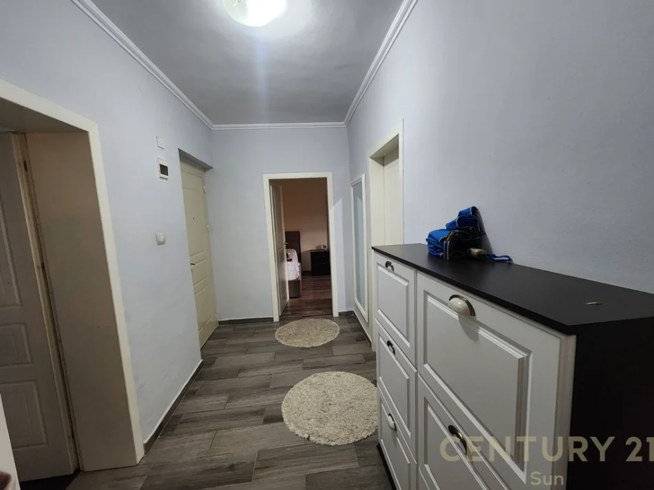 Tirane, jepet me qera apartament 1+1+Ballkon Kati 5, 60 m² 600 € 