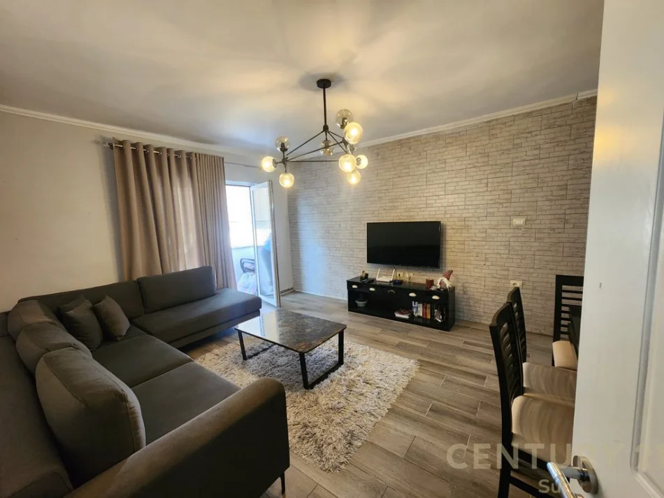 Tirane, jepet me qera apartament 1+1+Ballkon Kati 5, 60 m² 600 € 