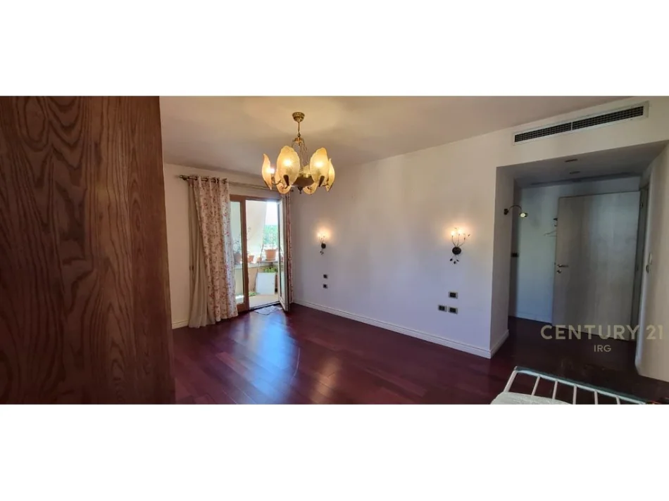 Tirane, jepet me qera apartament 3+1 Kati 3, 170 m² 1.500 € 