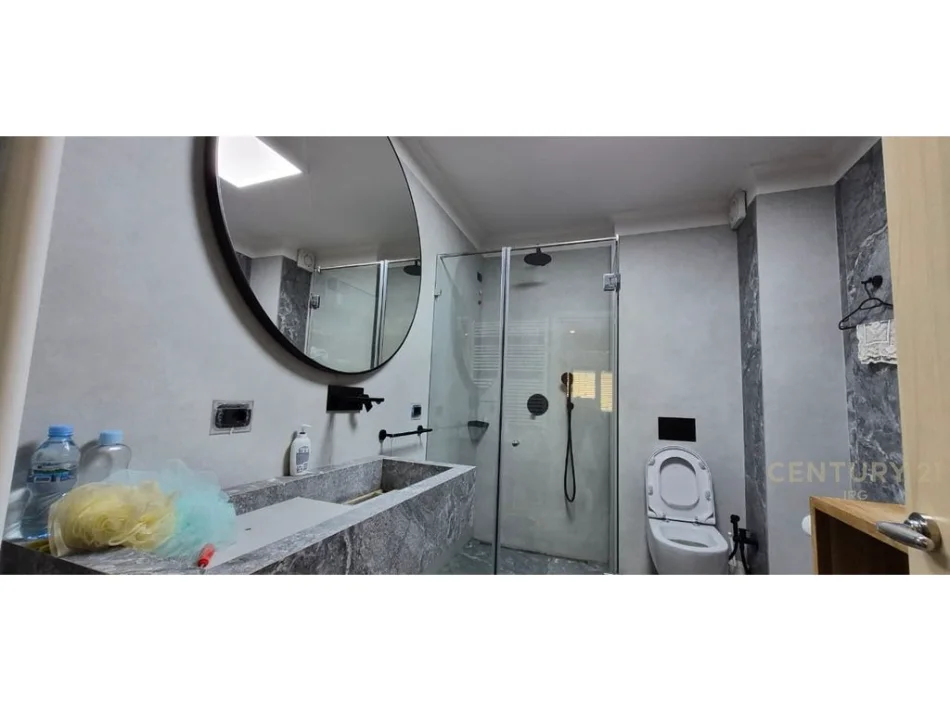 Tirane, jepet me qera apartament 3+1 Kati 3, 170 m² 1.500 € 