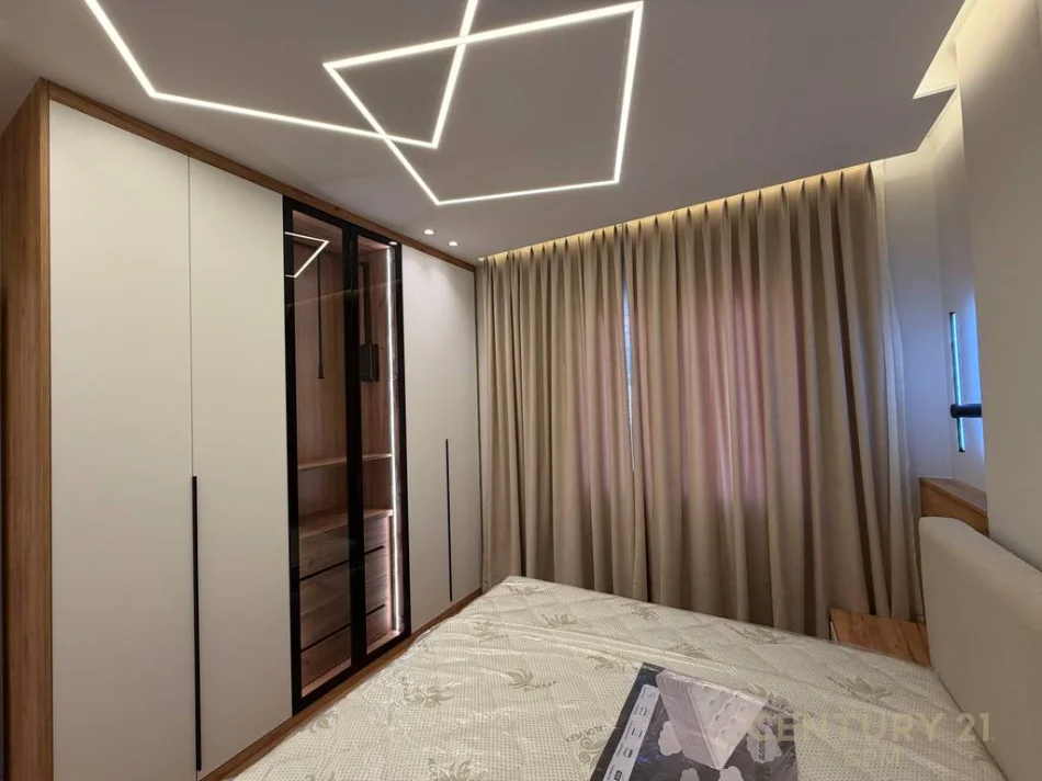 Tirane, jepet me qera apartament 2+1 Kati 3, 89 m² 550 € 