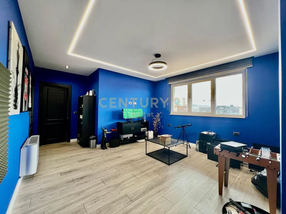 Tirane, shitet apartament 3+1+Ballkon Kati 7, 202 m² 548.000 € (xhenfize keko)