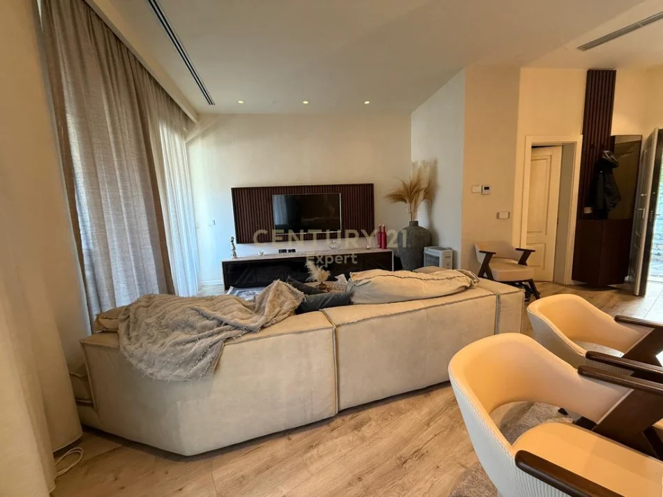 Tirane, shitet apartament duplex Dublex Kati 1, 172 m² 385.000 € (kodra e diellit 2)