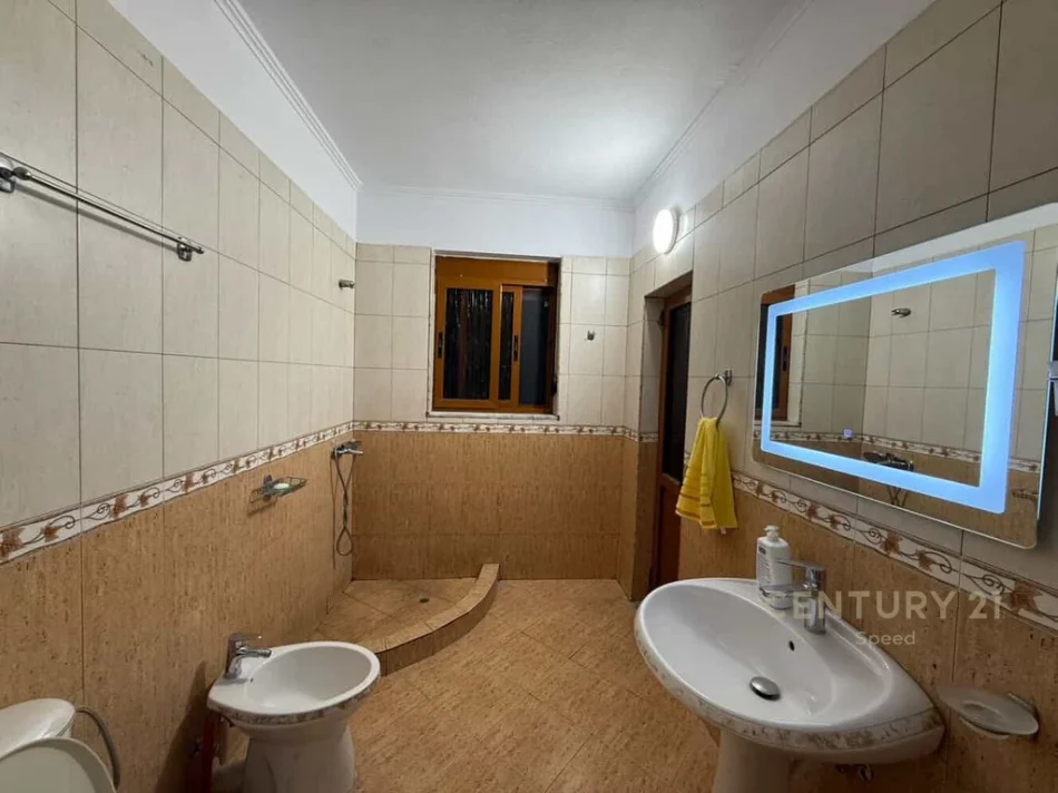 Tirane, jepet me qera apartament Kati 2, 550 € 
