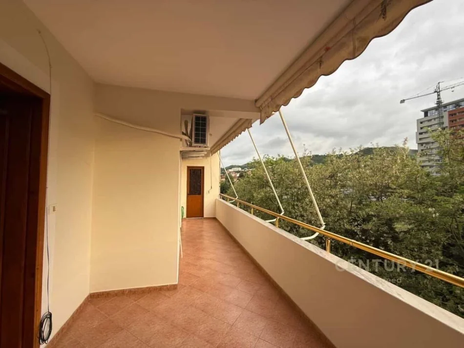 Tirane, jepet me qera apartament Kati 2, 550 € 