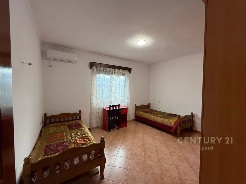 Tirane, jepet me qera apartament 2+1 Kati 2, 130 m² 550 € 