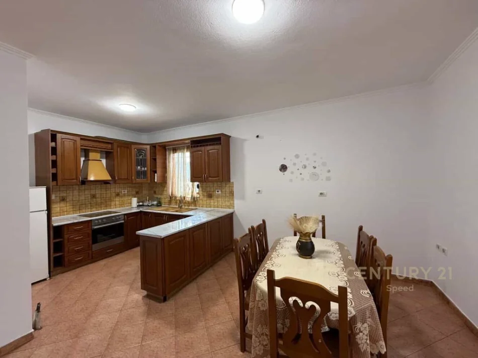 Tirane, jepet me qera apartament Kati 2, 550 € 