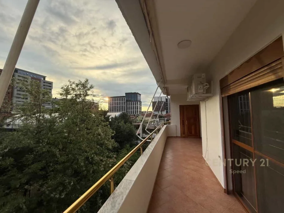 Tirane, jepet me qera apartament Kati 2, 550 € 