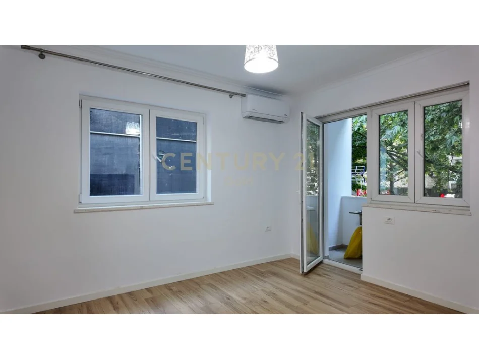 Tirane, jepet me qera apartament 1+1 Kati 2, 55 m² 550 € 