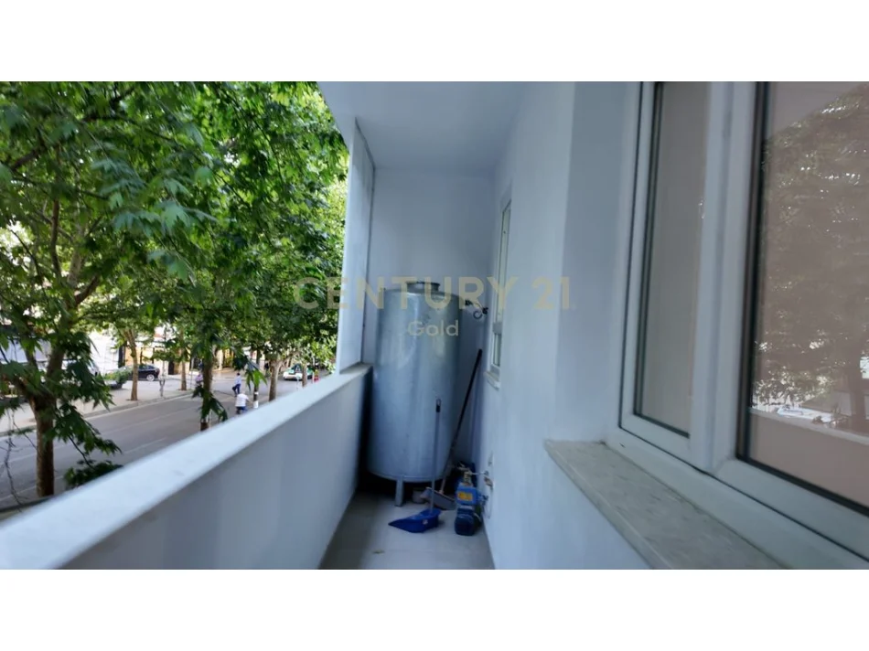 Tirane, jepet me qera apartament 1+1 Kati 2, 55 m² 550 € 