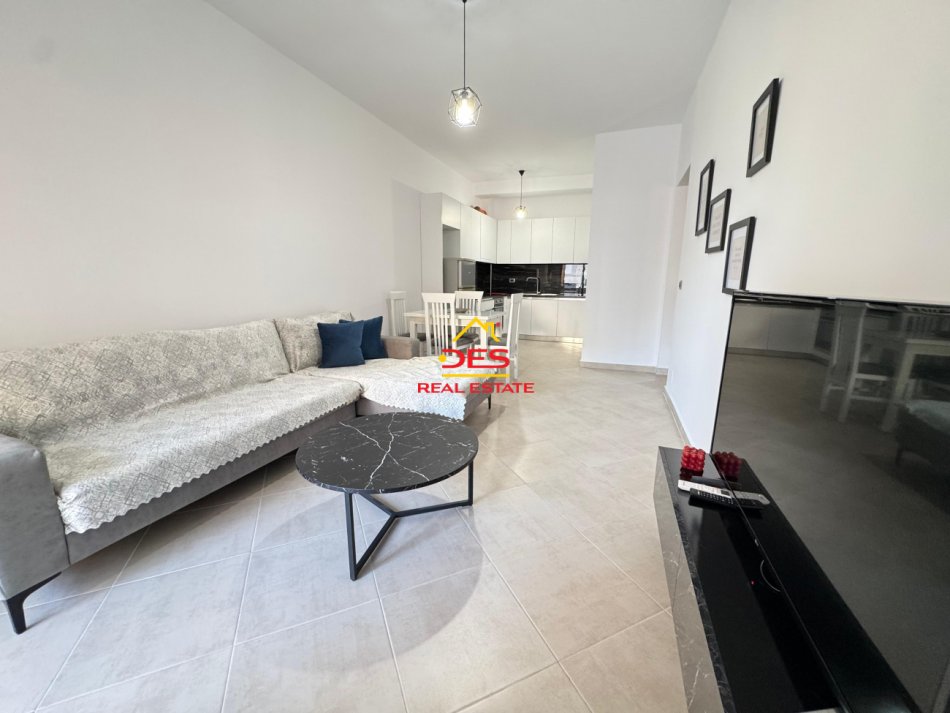 Vlore, jepet me qera apartament 1+1+Ballkon Kati 6, 70 m² 320 € (Rruga Sadik Zotaj)