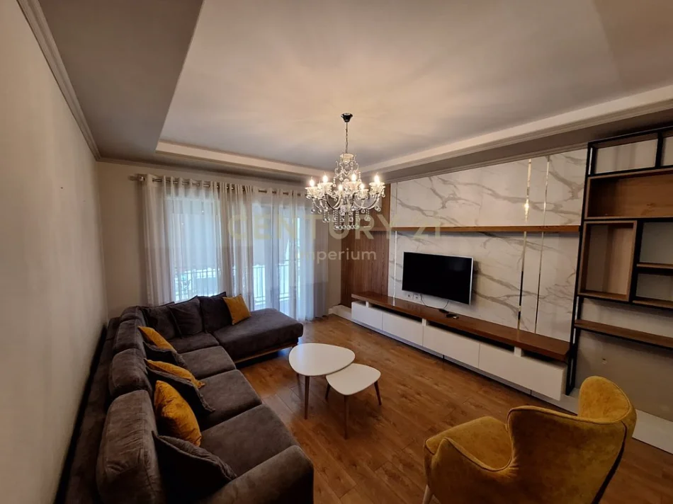 Tirane, jepet me qera apartament 2+1 Kati 5, 120 m² 950 € 