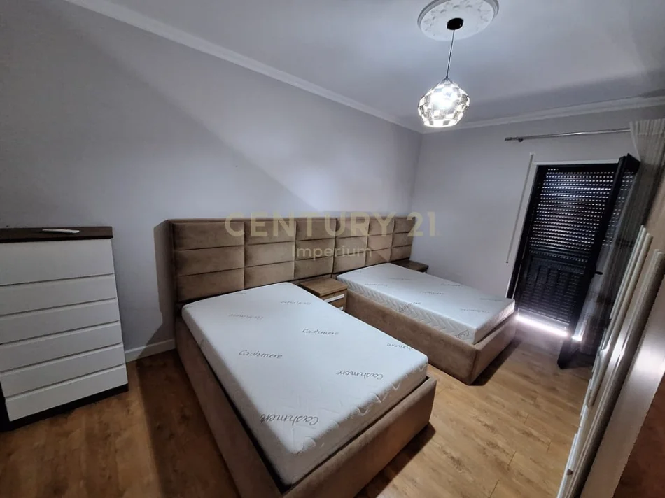 Tirane, jepet me qera apartament 2+1 Kati 5, 120 m² 950 € 