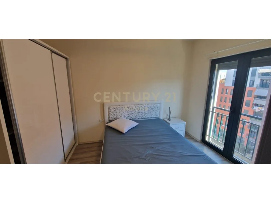 Tirane, jepet me qera apartament 3+1 Kati 6, 115 m² 800 € 