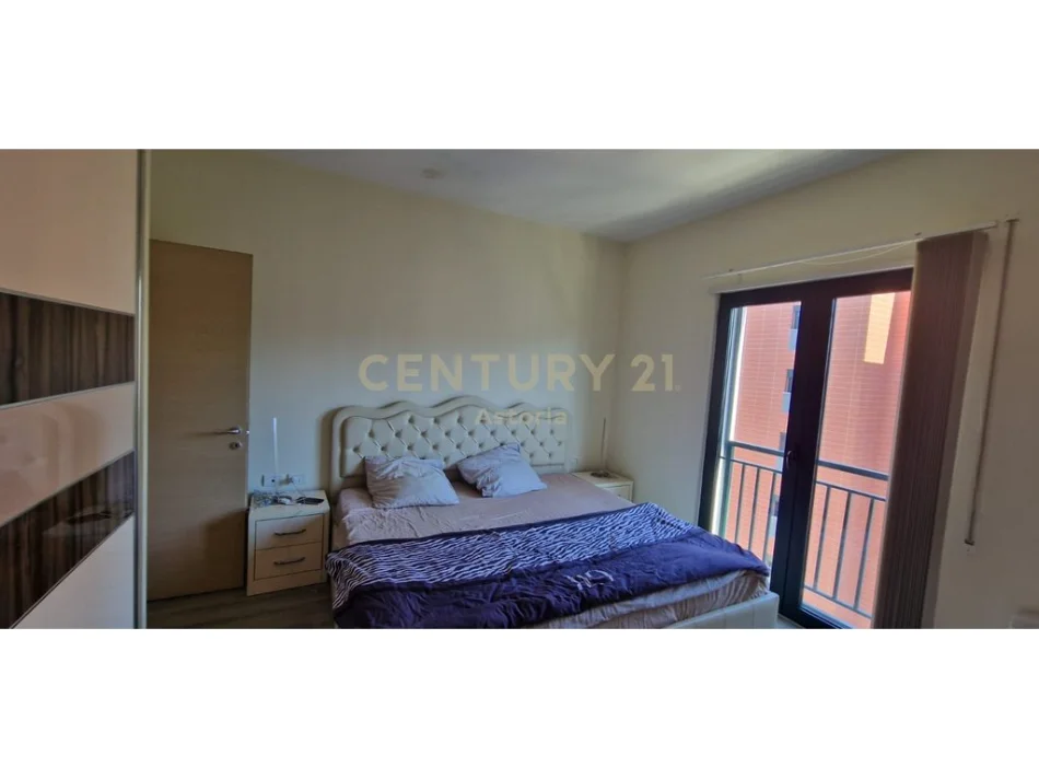 Tirane, jepet me qera apartament 3+1 Kati 6, 115 m² 800 € 
