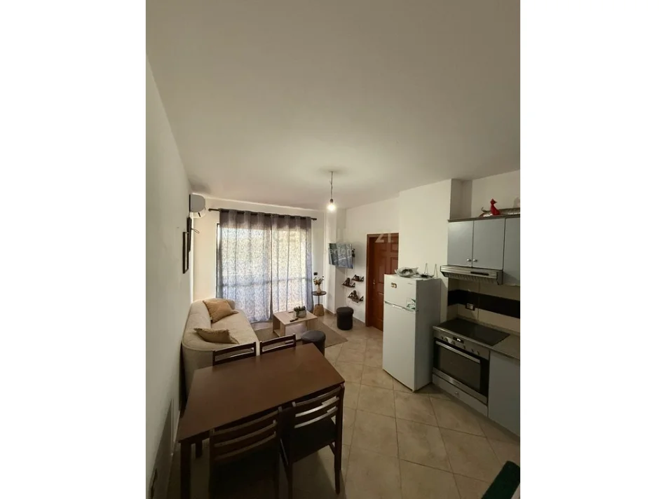 Tirane, jepet me qera apartament 2+1 Kati 1, 80 m² 500 € 