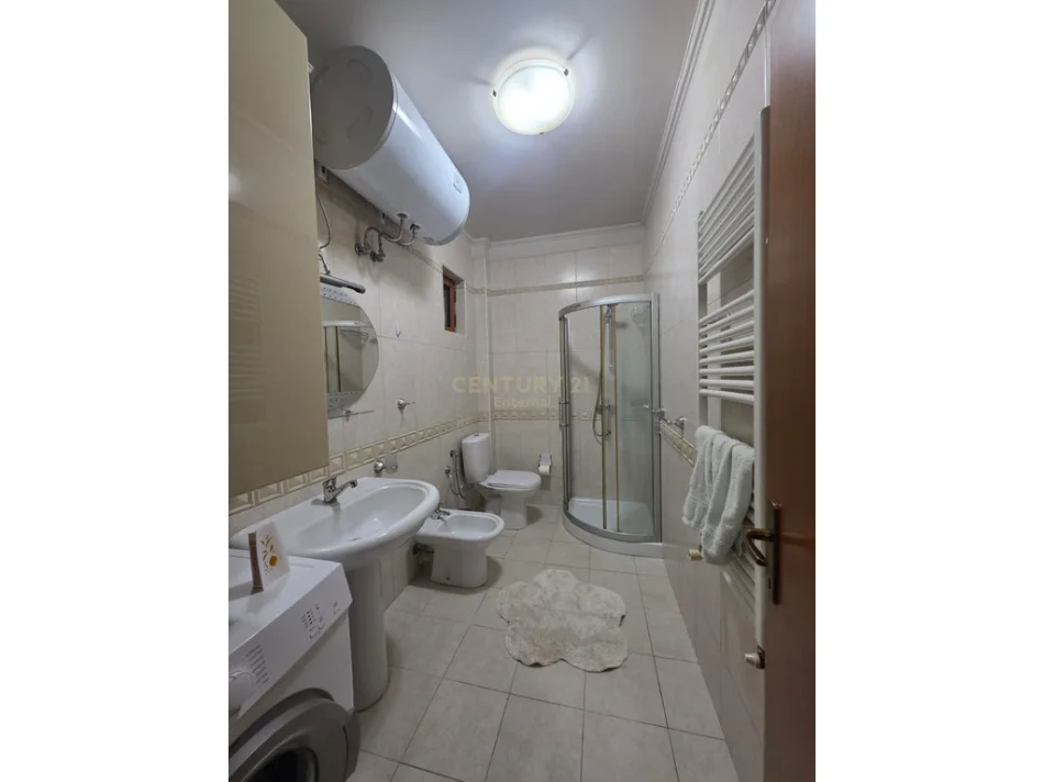 Tirane, jepet me qera apartament 1+1 Kati 10, 70 m² 630 € 